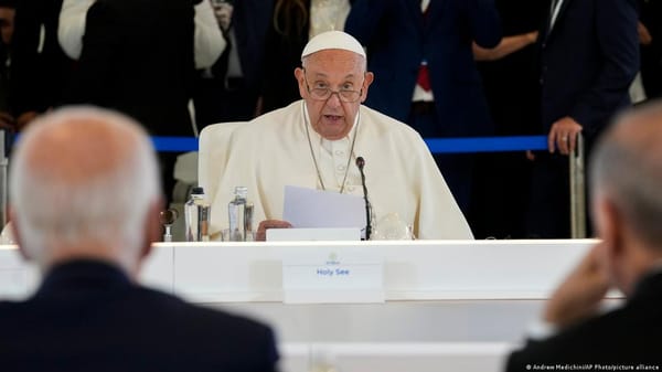 Papa Francisco llama a regular la Inteligencia Artificial en cumbre del G7