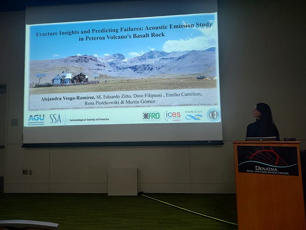 Egresada UIS gana premio internacional y presenta investigación en Alaska