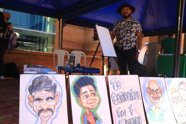 Feria de economía popular destacó el talento de 30 emprendedores