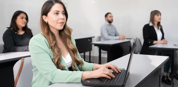 Estudie en España: Hay 50 becas de maestría disponibles con descuento del 40%
