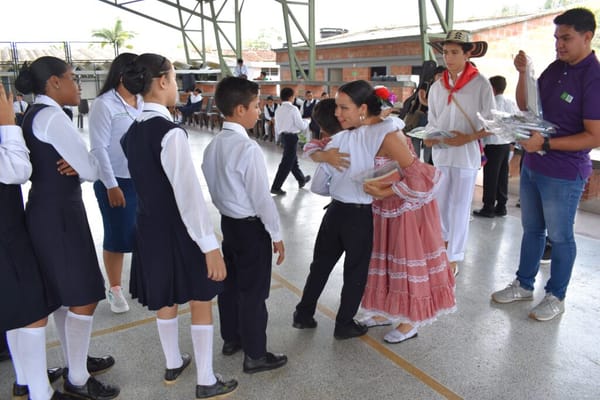 Generosa donación beneficia a estudiantes de Guadalupe