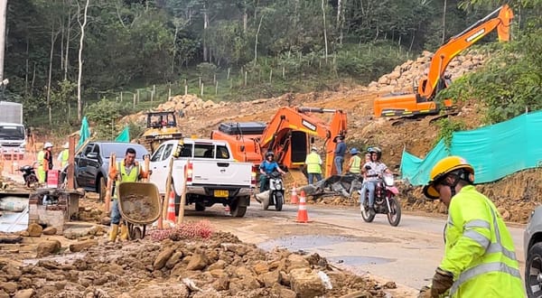 Deslizamiento de lodo y rocas afectan tránsito y viviendas en Lebrija