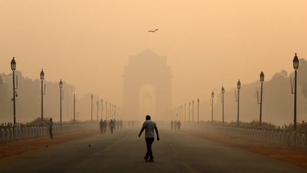 India prueba drones para combatir la contaminación en Nueva Delhi