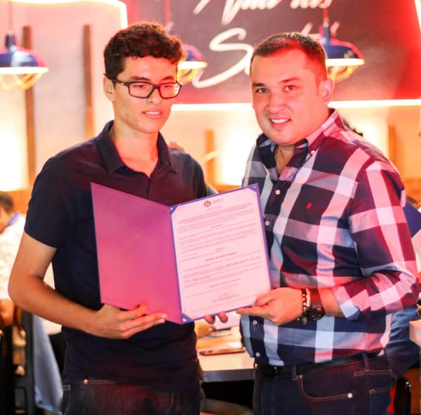 Estudiante recibió distinción por su desempeño en Pruebas Saber ICFES
