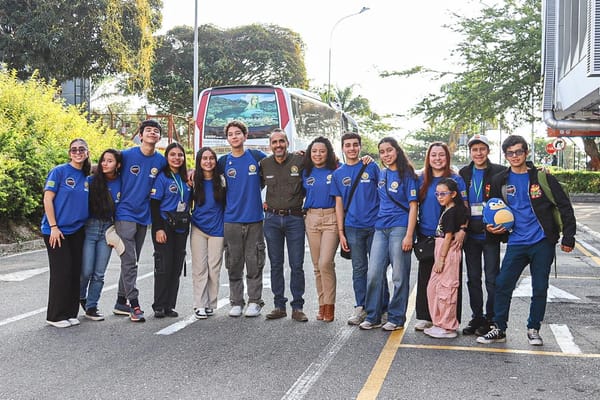 Estudiantes santandereanos regresan tras vivir inmersión cultural en Reino Unido