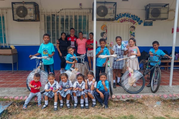 Niños de zona rural de Sabana de Torres recibieron bicicletas para ir al colegio