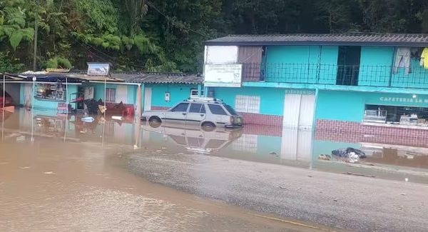 Inundaciones en La Nevera retrasan el tránsito en la vía Bucaramanga - Cúcuta