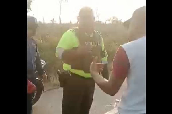 VIDEO: Hombre herido injustamente por un policía terminó noqueando al uniformado