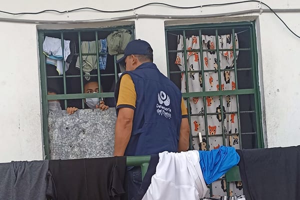 ¿Centros de detención transitoria sin comida para los presos? Lanzan alerta de crisis humanitaria