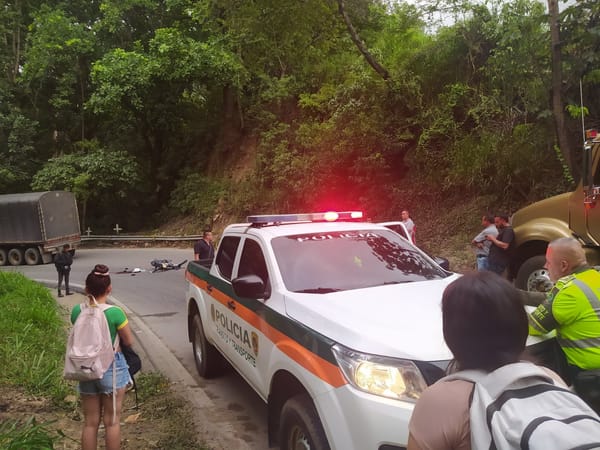 Accidente entre un tractocamión y una moto dejó un herido en la vía a Curos
