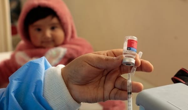 Padres antivacunas pierden a su hija por el sarampión