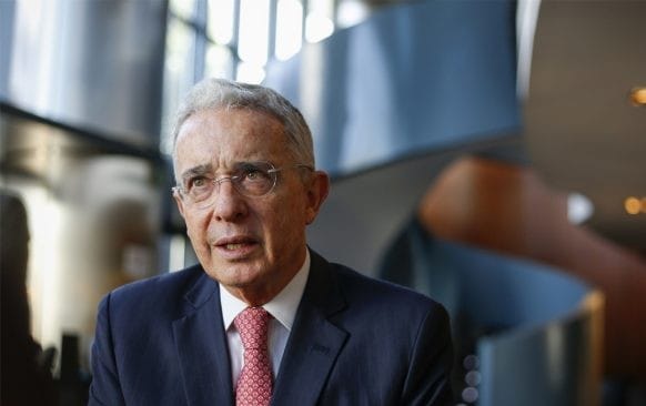 Corte Suprema ordenó suspender juicio contra expresidente Uribe