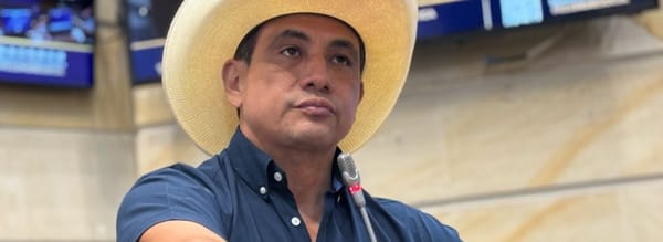 Alirio Barrera logró ser congresista sin ser bachiller "Un idiota que ni siquiera terminó la primaria y su mayor logro en la vida es ser domador de caballos" Dicen en redes