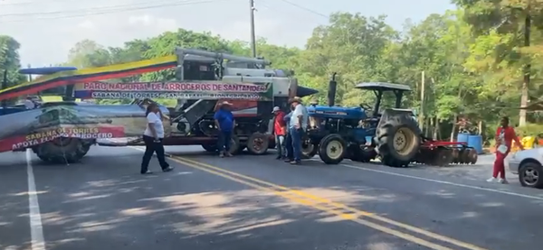 Ruta del Sol sigue cerrada por paro de arroceros en Santander