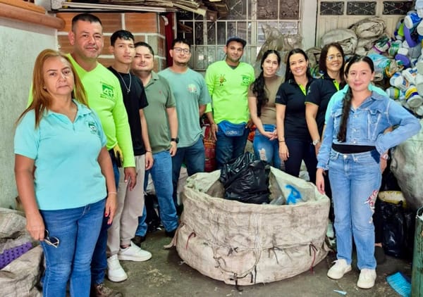 Proyecto estudiantil usa tecnología para educar sobre el reciclaje