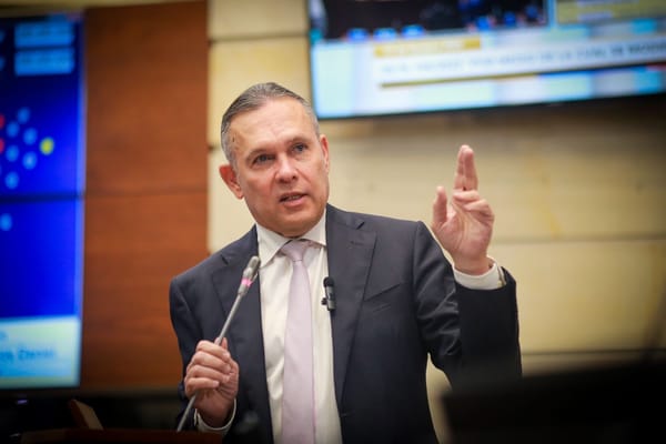 Varias bancadas del Congreso respaldan al Presidente Efraín Cepeda, tras insultos del Presidente Petro