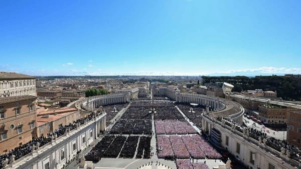 Multitudinaria despedida durante las Exequias del Santo Padre en Ciudad del Vaticano