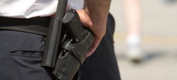 Petro denuncia desaparición de más de 62 mil armas oficiales en Colombia