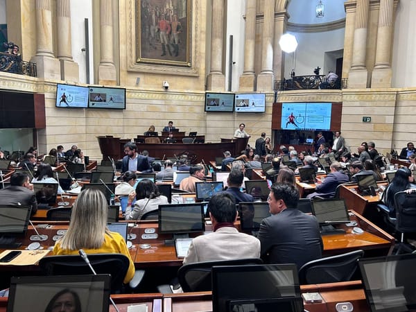 Cambiar de partido sin perder curul: así es la propuesta para revivir el trasfuguismo político en Colombia
