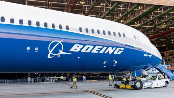 China rechaza entrega de aviones Boeing en represalia comercial y la empresa evalúa revenderlos