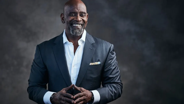 Chris Gardner revela tensa discusión para incluir frase inspiradora en "En Busca de la Felicidad"