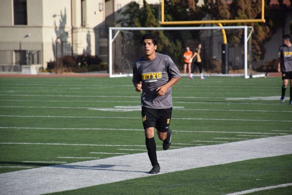 Muere jugador universitario de 18 años tras novatada extrema