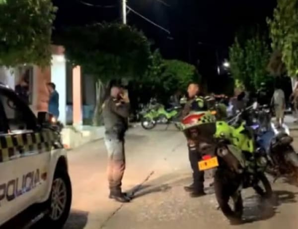 Asesinan a patrullero en su casa y frente a la mamá