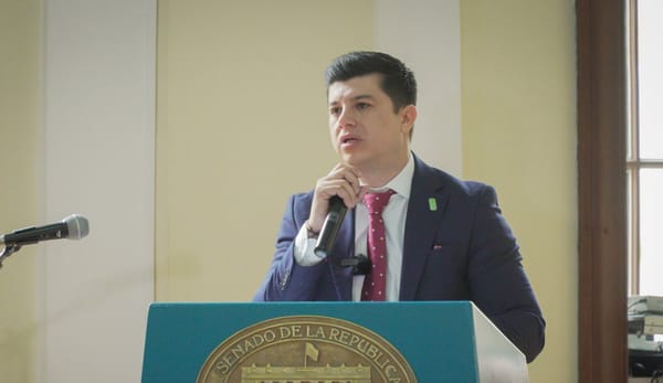 “La nación debe responder por el fracaso de METROLINEA”: senador Gustavo Moreno