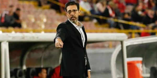 ¡Explotó Bava! El DT de Santa Fe lanzó fuerte reclamo tras otra dura derrota