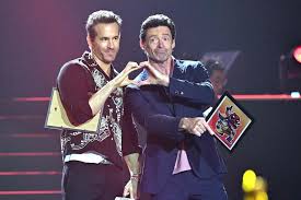 Hugh Jackman se burló de Ryan Reynolds y revivó polémica escena musical que quedó fuera de Deadpool & Wolverine