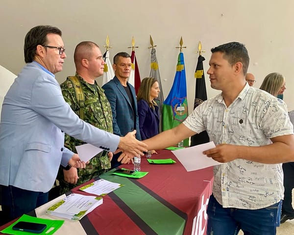 Más de 300 integrantes del Ejército culminaron formación en emprendimiento