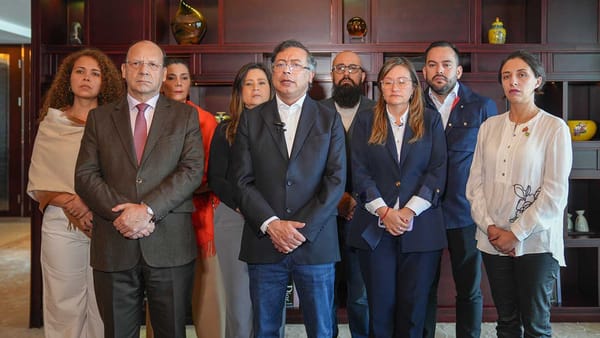 Continúa violencia verbal de Petro contra congresistas por hundir Consulta Popular