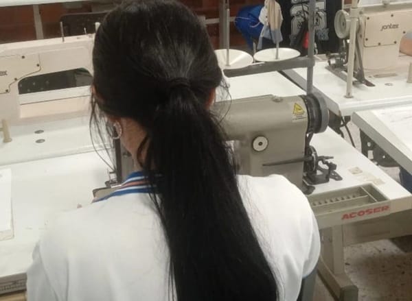 Estudiantes del Colegio Americano se formaron en confección