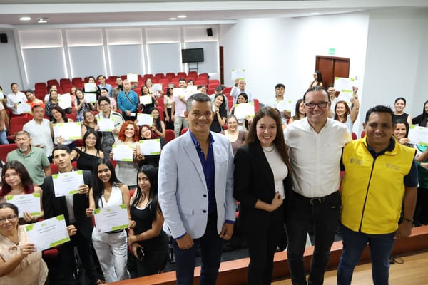 UTS certifica a 330 emprendedoras y víctimas del conflicto en diplomado de marketing