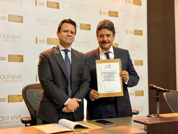 Senador propone una semana de vacaciones pagadas para funcionarios públicos en octubre