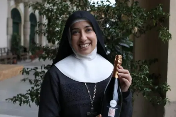 Monja es despedida del monasterio por ser “demasiado bella”