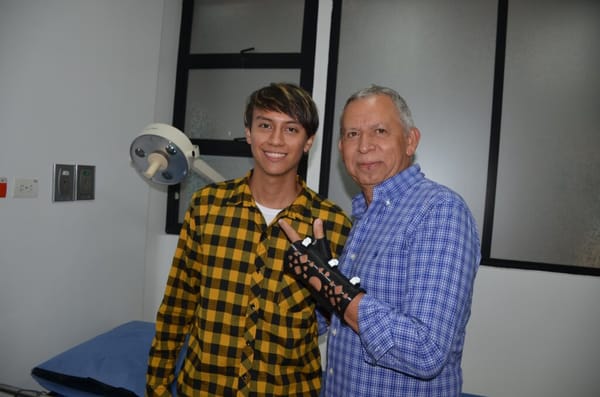 UIS crea órtesis 3D para ayudar al rector en su recuperación