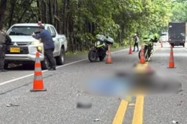 Motociclista pierde la vida al chocar de forma violenta contra un camión