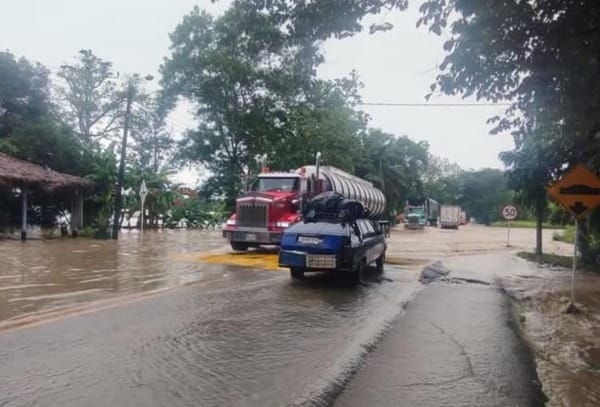 Lluvias causan desbordamiento del río Opón y afectan movilidad en la Troncal del Magdalena