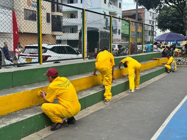 Personas en proceso de reintegración social embellecen el Parque Girardot