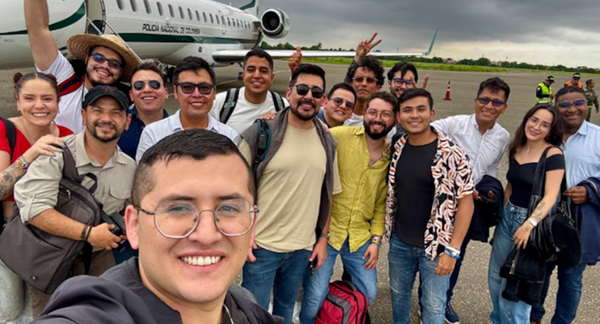 Piden explicaciones por viaje de influenciadores en avión de la Policía