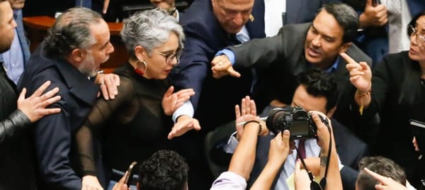 Hubo pelea en el Senado por derrota del gobierno