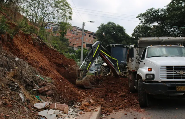 Mil personas permanecen aisladas por lluvias en Santander