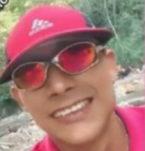Conductora de carro particular invadió el carril y estrelló a un motociclista