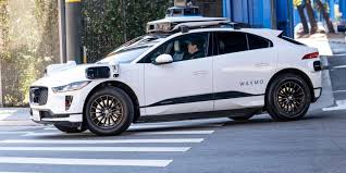 Waymo superó los 10 millones de viajes con robotaxis