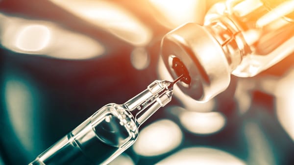 Mujer agrede a enfermera tras llanto de su hijo por una inyección