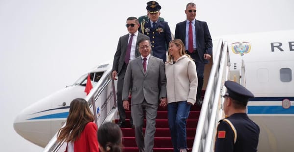 Petro inicia visita oficial de cinco días a China