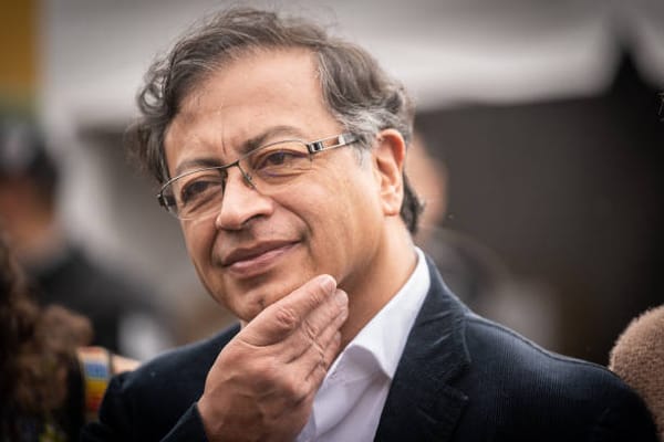 Petro defiende el asilo a Martinelli y propone una mayor relación con Panamá