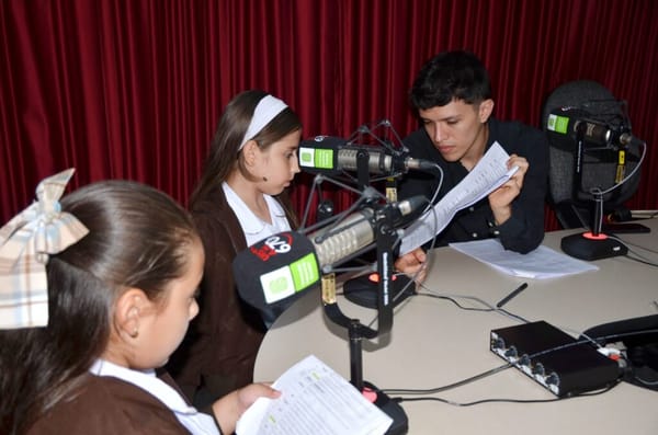 Infantes del Técnico Nacional de Comercio exploraron Brasil a través de la radio educativa