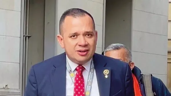 EE.UU. expulsa por espionaje al Exjefe de seguridad de Gustavo Petro